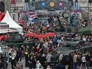 ... und verschiedenste Panzerfahrzeuge waren am Heldenplatz zu besichtigen. (Bild öffnet sich in einem neuen Fenster)
