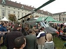 Der Transporthubschrauber Augusta Bell 212 ... (Bild öffnet sich in einem neuen Fenster)