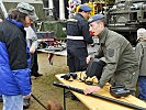 AFDRU-Spezialisten für Katastrophenhilfe zeigten ihre Ausrüstung. (Bild öffnet sich in einem neuen Fenster)