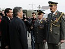 Schmidseder und Gardekommandant Kirchebner mit Bundeskanzler Faymann. (Bild öffnet sich in einem neuen Fenster)
