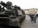 Die Panzer waren schon heute Publikumsmagnet. (Bild öffnet sich in einem neuen Fenster)