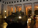 Der Schützenpanzer "Ulan" passierte ohne Probleme das Burgtor. (Bild öffnet sich in einem neuen Fenster)