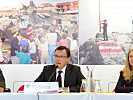 Militärkommandant Schmidseder, Minister Darabos und Sonja Wintersberger.