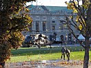 Der "Downwash" des "Black Hawk" ist gewaltig. (Bild öffnet sich in einem neuen Fenster)