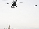 Die Anlandung mit der kroatischen Maschine und den zwei "Black Hawks". (Bild öffnet sich in einem neuen Fenster)