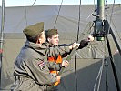 ...errichten die Antennen ihres Systems. (Bild öffnet sich in einem neuen Fenster)