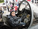 Sebastian fühlt sich im Cockpit des Eurofighters sehr wohl.