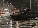 Ein Schützenpanzer "Ulan" am Schwarzenbergplatz. (Bild öffnet sich in einem neuen Fenster)