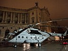 Der kroatische "Mi171" Helikopter vor der Nationalbibliothek. (Bild öffnet sich in einem neuen Fenster)