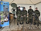 Gute Stimmung im Zelt der Soldaten aus Irland. (Bild öffnet sich in einem neuen Fenster)