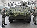 Soldaten des Jägerbataillons 17 mit dem Radpanzer "Pandur". (Bild öffnet sich in einem neuen Fenster)