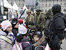 Soldaten des Jagdkommandos standen Rede und Antwort. (Bild öffnet sich in einem neuen Fenster)