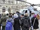 Gut besucht: Die Helikopter am Heldenplatz. (Bild öffnet sich in einem neuen Fenster)