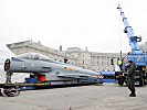 In Einzelteilen wird das 1:1-Modell des Eurofighters angeliefert. (Bild öffnet sich in einem neuen Fenster)