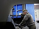 Ein Schelter des Jagdkommandos wird abgeladen. (Bild öffnet sich in einem neuen Fenster)