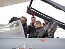 Rund um das Eurofighter-Modell herrschte reger Andrang. (Bild öffnet sich in einem neuen Fenster)