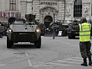Die Panzer werden wieder in die Ausgangsstellungen eingewiesen. (Bild öffnet sich in einem neuen Fenster)