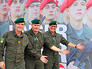 Die Soldaten laden zum Nationalfeiertag ein. (Bild öffnet sich in einem neuen Fenster)