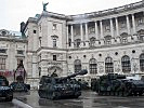 Die Panzer des Bundesheeres am Heldenplatz. (Bild öffnet sich in einem neuen Fenster)