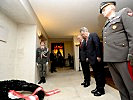Commenda, Fischer und Klug beim Gedenken. (Bild öffnet sich in einem neuen Fenster)