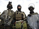 Die Soldaten präsentierten ihre Ausrüstung. (Bild öffnet sich in einem neuen Fenster)