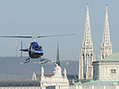Vorsichtig nähern sich die Flieger... (Bild öffnet sich in einem neuen Fenster)
