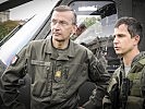 Wiens Militärkommandant Brigadier Wagner im Gespräch mit Hauptmann Cerny. (Bild öffnet sich in einem neuen Fenster)