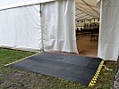 Rampe zum Festzelt. (Bild öffnet sich in einem neuen Fenster)