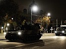 Der Rechenstellenpanzer und Schützenpanzer "Ulan" auf der Ringstraße. (Bild öffnet sich in einem neuen Fenster)