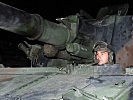 Der Panzerfahrer der M109 A5Ö Panzerhaubitze vor der Abfahrt im Arsenal. (Bild öffnet sich in einem neuen Fenster)