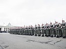 Soldaten der Garde beim Exerzieren. (Bild öffnet sich in einem neuen Fenster)