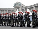 Soldaten der Garde vor der Nationalbibliothek. (Bild öffnet sich in einem neuen Fenster)