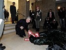 Heinz Fischer bei der Kranzniederlegung. (Bild öffnet sich in einem neuen Fenster)
