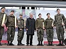 Die Siegermannschaften des "Panna-KO"-Turniers mit Minister Klug. (Bild öffnet sich in einem neuen Fenster)