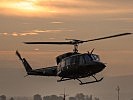 Ein Agusta Bell 212 Helikopter in der Morgendämmerung in Langenlebarn. (Bild öffnet sich in einem neuen Fenster)