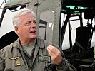 Pilot Oberst Hannes Mittermair erklärt... (Bild öffnet sich in einem neuen Fenster)