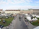 Blick vom Dach der Krypta auf den Wiener Heldenplatz. (Bild öffnet sich in einem neuen Fenster)