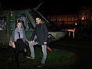 Isabel Nemec und Ralph Volpert vor dem AB212-Hubschrauber. (Bild öffnet sich in einem neuen Fenster)
