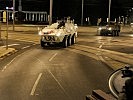 Die gepanzerten Räder- und Kettenfahrzeuge am Schwarzenbergplatz. (Bild öffnet sich in einem neuen Fenster)