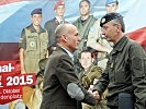 Militärkommandant Wagner begrüßt Minister Klug. (Bild öffnet sich in einem neuen Fenster)