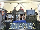 Geschafft: Oberst Kleinpaul lief 24 Stunden für Spenden für Kira Grünberg. (Bild öffnet sich in einem neuen Fenster)