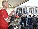 Oberst Kleinpaul bedankt sich bei seinen Fans. (Bild öffnet sich in einem neuen Fenster)