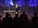 Jeannine Rossi bei ihrer Bühnenshow. (Bild öffnet sich in einem neuen Fenster)