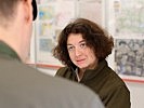 Helene K. sorgt dafür, dass sich Soldaten im Einsatz orientieren können. (Bild öffnet sich in einem neuen Fenster)