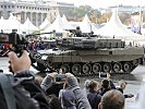 Begehrtes Motiv: der Kampfpanzer "Leopard". (Bild öffnet sich in einem neuen Fenster)