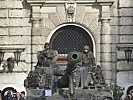 Eine M-109 Panzerhaubitze vor der Hofburg. (Bild öffnet sich in einem neuen Fenster)