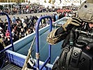 Ein Kampftaucher des Jagdkommandos macht sich bereit. (Bild öffnet sich in einem neuen Fenster)