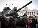 Ein Kampfpanzer M60 bei der Themeninsel "60 Jahre Bundesheer". (Bild öffnet sich in einem neuen Fenster)