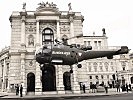 Ein "Alouette"-Hubschrauber beim Landen in der Wiener Innenstadt. (Bild öffnet sich in einem neuen Fenster)