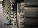 Die Panzerketten sind in Reih und Glied ausgerichet. (Bild öffnet sich in einem neuen Fenster)